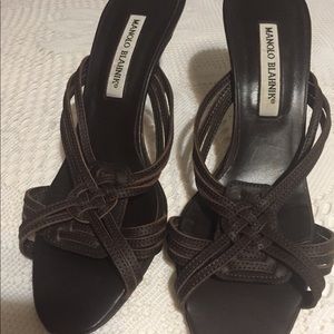 Manolo Blahnik heeled slipper. Brown leather.